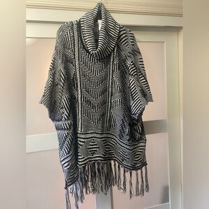 Forever 21 black and white poncho